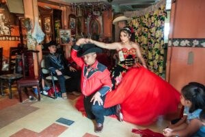 Keith Dannemiller photo of La qquinceañera and one of her chambelanes rehearsing their dance moves in the living room